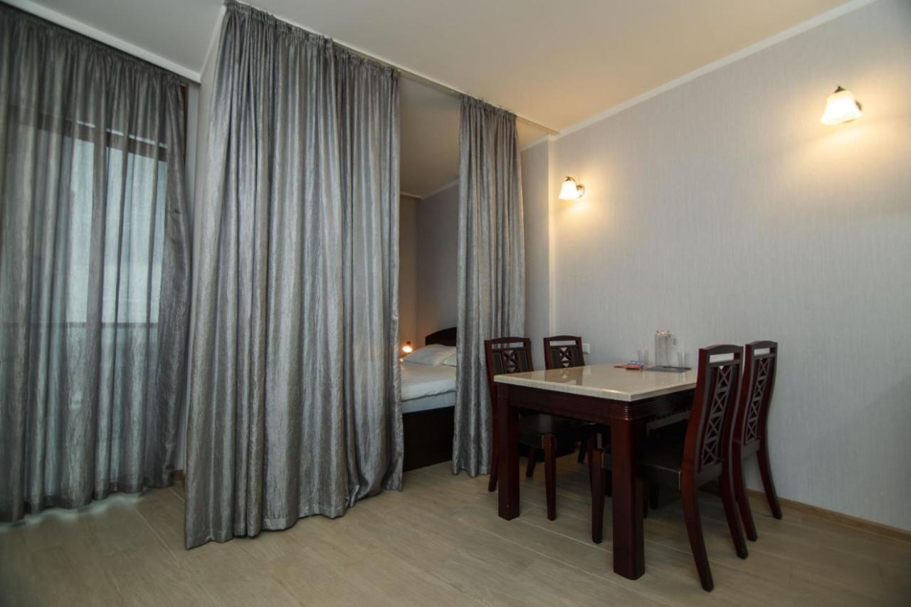 Rezal Plaza Batumi Apartment Bagian luar foto