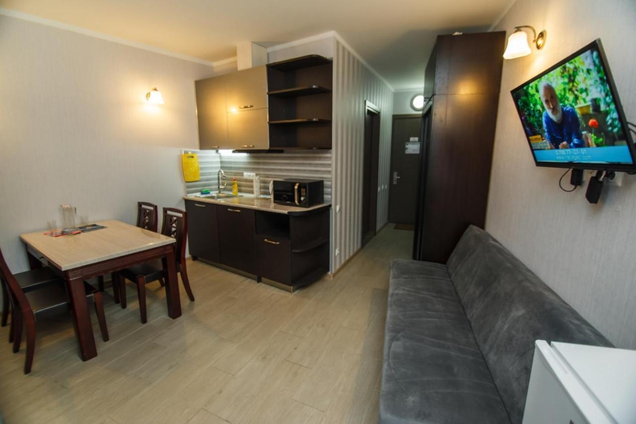 Rezal Plaza Batumi Apartment Bagian luar foto