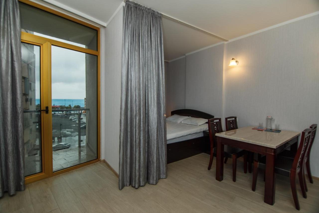 Rezal Plaza Batumi Apartment Bagian luar foto