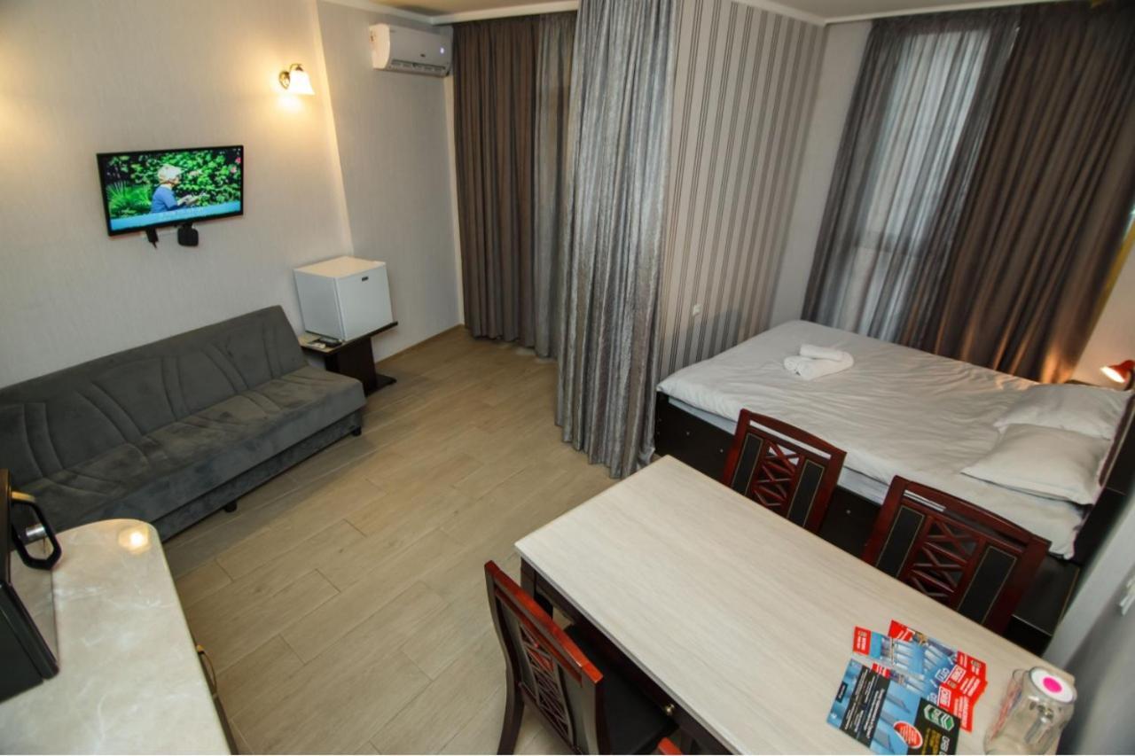 Rezal Plaza Batumi Apartment Bagian luar foto